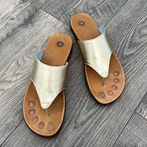 **WORN ONCE** BRAND NEW JUIL GROUNDING SANDALS